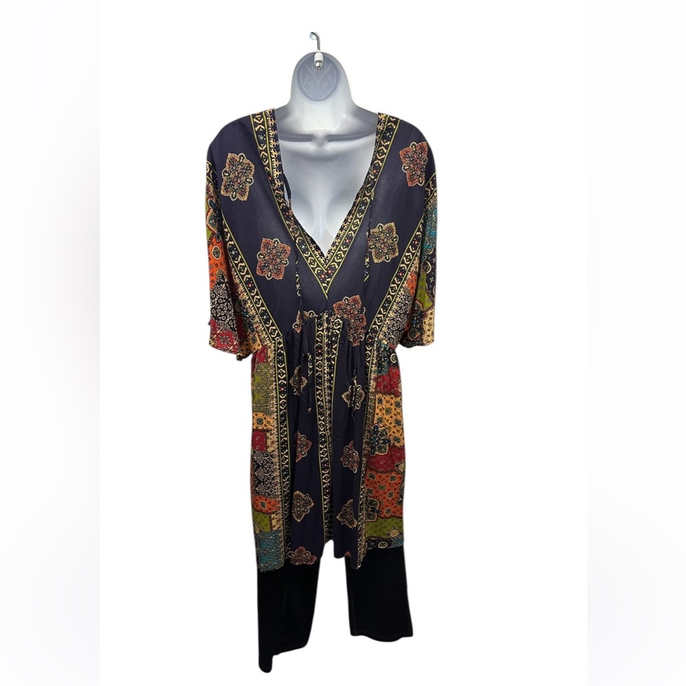 L/XL. NWT. Bohemian Patchwork V-Neck Tunic. LG/GR/GR 01 - Picture 2 of 2